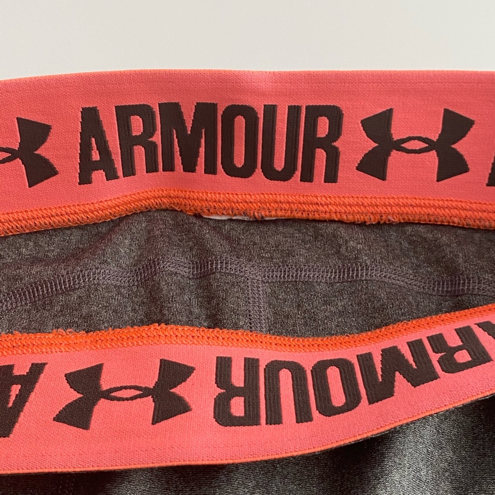Under Armour Women’s Performance Capri Pants Size Med - Picture 4 of 4